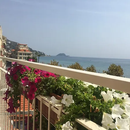 Enrico ホテル アラッシオ